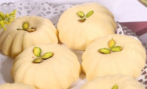 غريبة بالقشطة